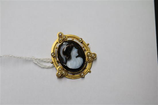 A Victorian oval yellow metal and split pearl framed carved hardstone cameo portrait brooch, depicting a Grecian warrior, 34mm.